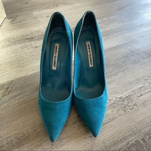 Manolo Blahnik BB Suede Pump - Picture 8 of 8